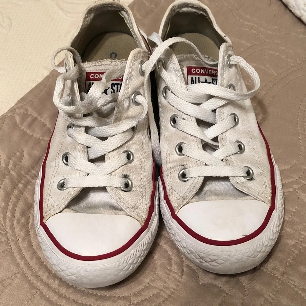 Converse Kids Low-Top Sneakers in White with Red Trim